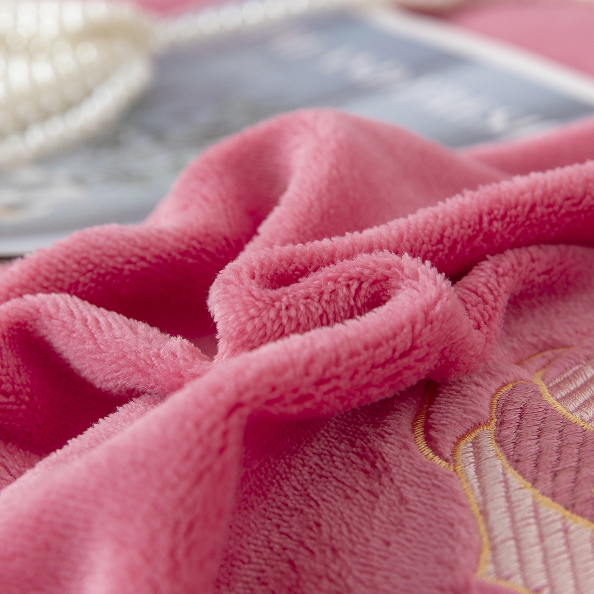 91家纺网 家纺一手货源 找家纺 贝尔 2025新款牛奶绒刺绣四件套-花语系列 花语-豆沙