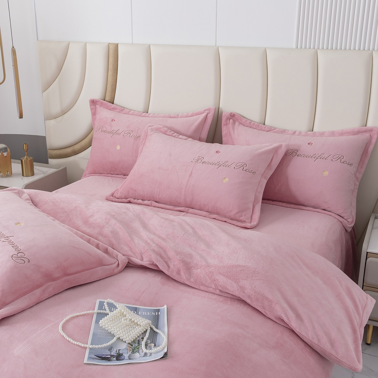 91家纺网 家纺一手货源 找家纺 贝尔 2025新款牛奶绒刺绣四件套-花语系列 花语-粉色