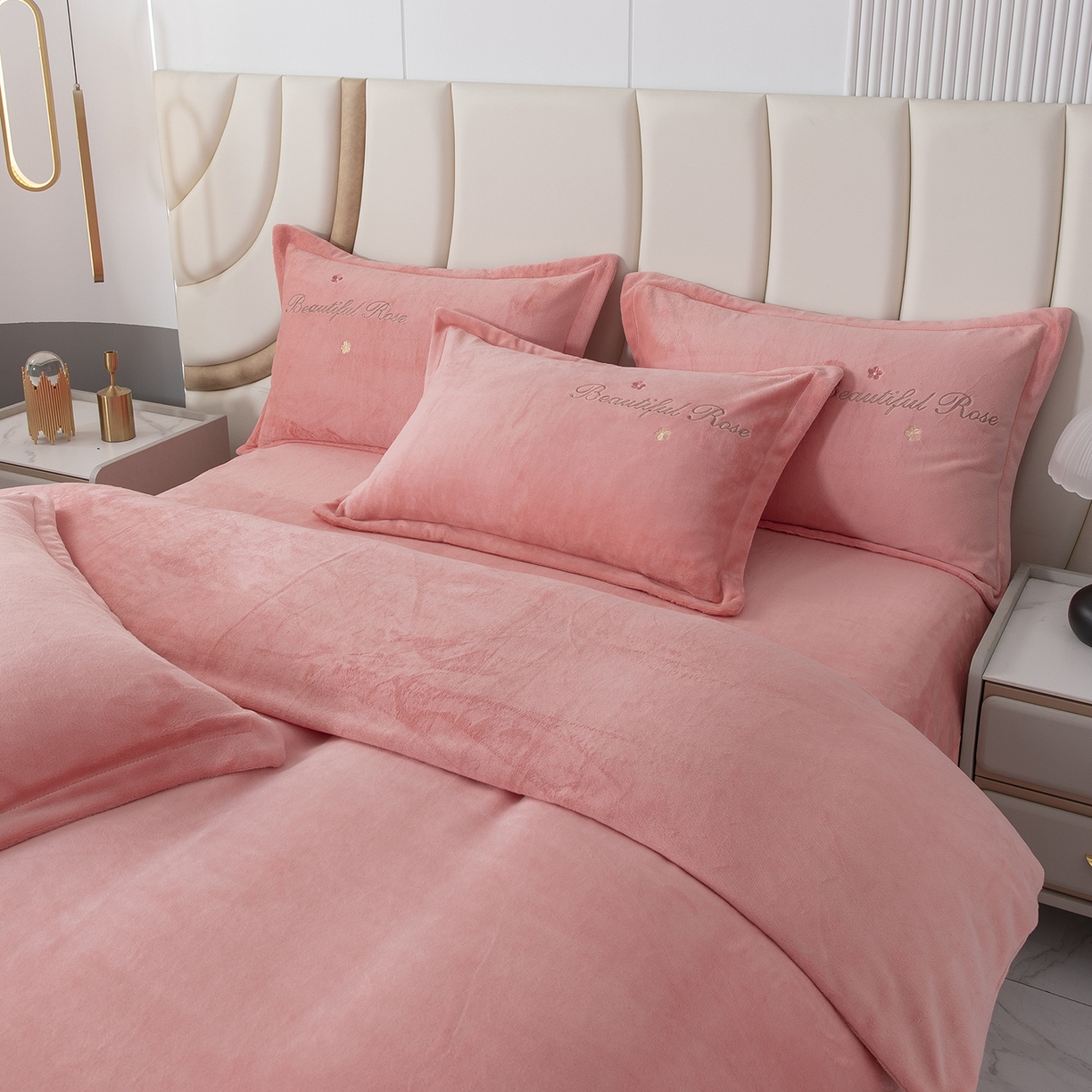 91家纺网 家纺一手货源 找家纺 贝尔 2025新款牛奶绒刺绣四件套-花语系列 花语-玉色