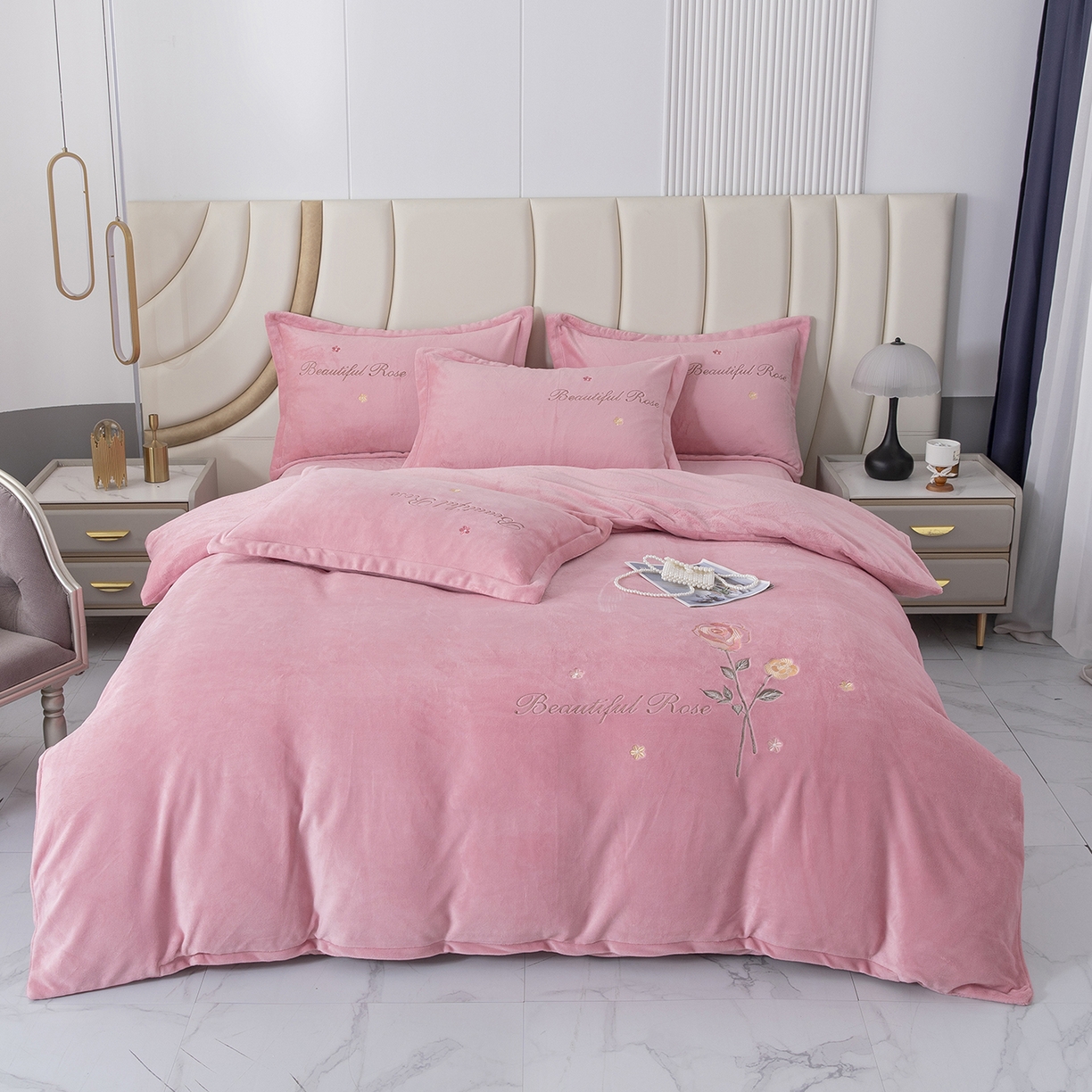 91家纺网 家纺一手货源 找家纺 贝尔 2025新款牛奶绒刺绣四件套-花语系列 花语-粉色