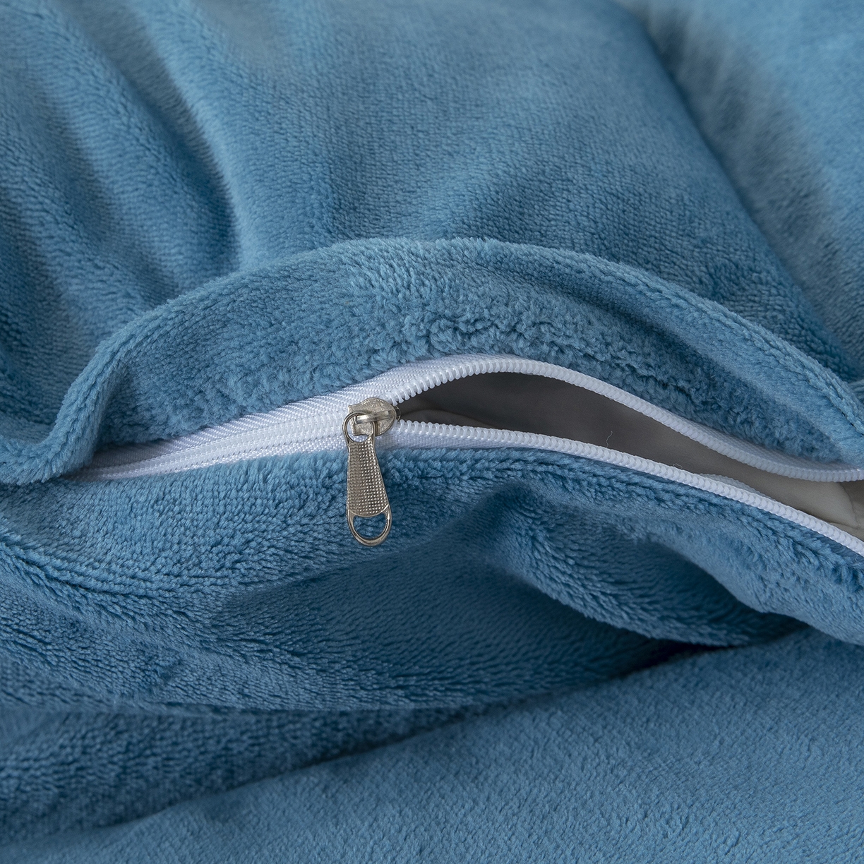 91家纺网 家纺一手货源 找家纺 贝尔 2025新款牛奶绒刺绣四件套-花语系列 花语-蓝色