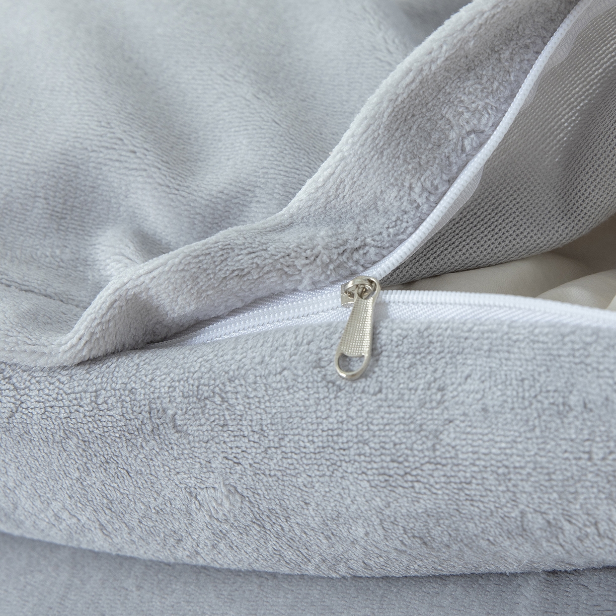 91家纺网 家纺一手货源 找家纺 贝尔 2025新款牛奶绒刺绣四件套-花语系列 花语-高级灰