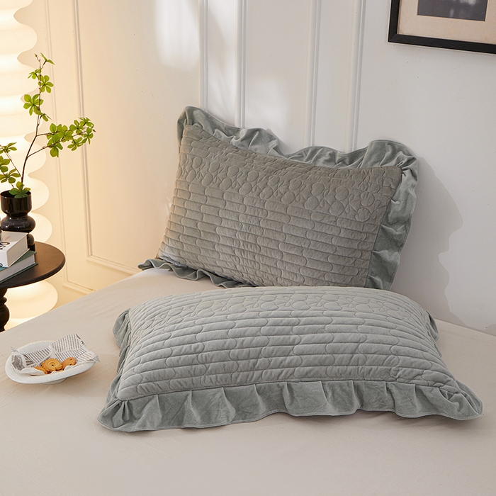 91家纺网 家纺一手货源 找家纺 程百万家纺 2025新款A类婴儿绒夹棉加厚床裙床盖 浅灰