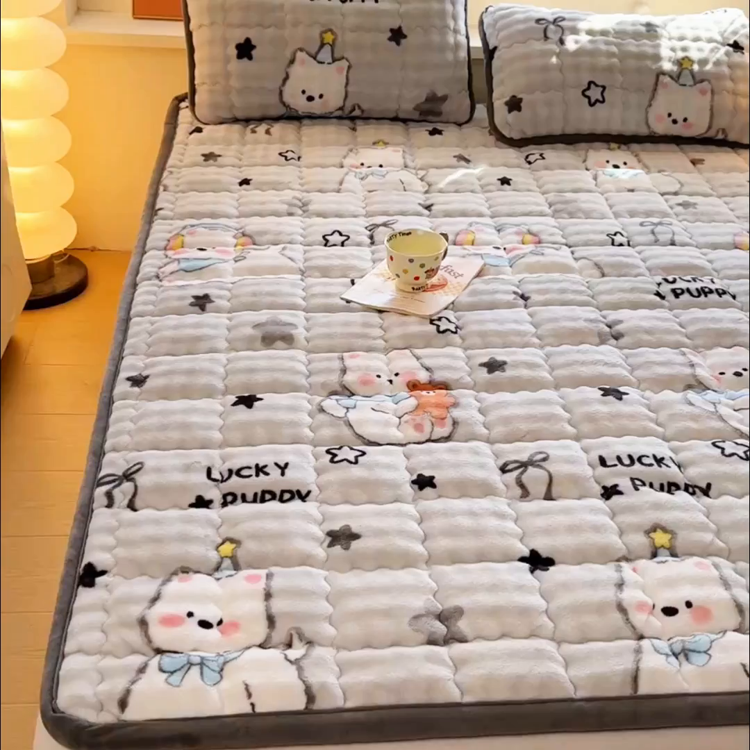 91家纺网 家纺一手货源 找家纺 （总）奇丝雅 2025新款A类牛奶绒泡泡绒床褥床垫床盖兔毛绒家用学生宿舍上下铺寝室褥子软垫床护垫夹棉（大床）