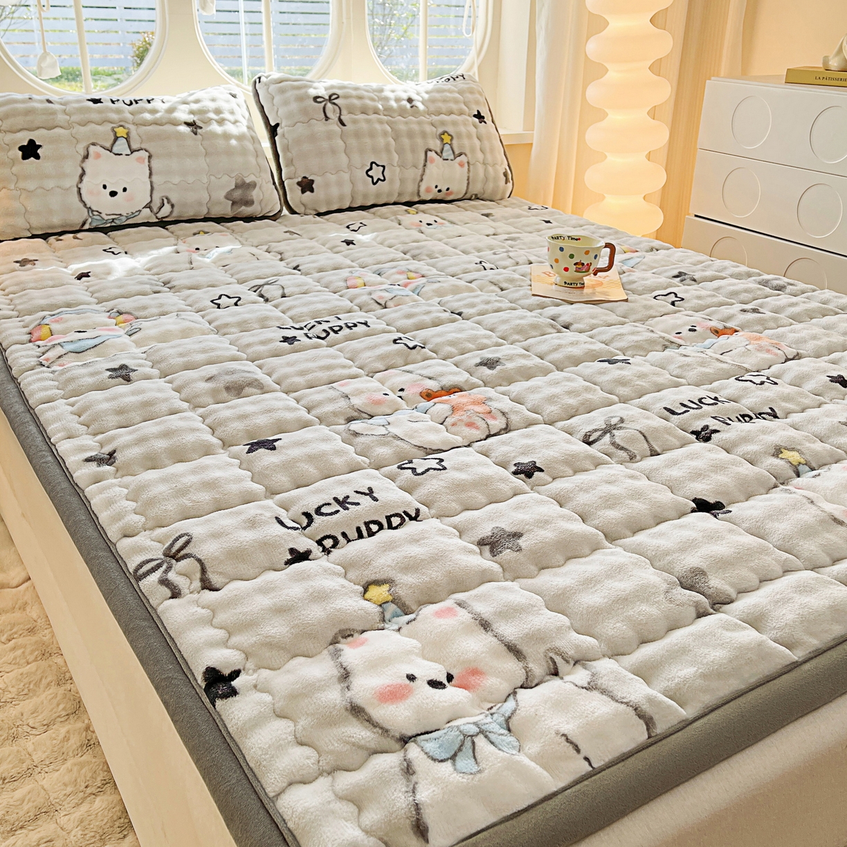 91家纺网 家纺一手货源 找家纺 （总）奇丝雅 2025新款A类牛奶绒泡泡绒床褥床垫床盖兔毛绒家用学生宿舍上下铺寝室褥子软垫床护垫夹棉（大床）