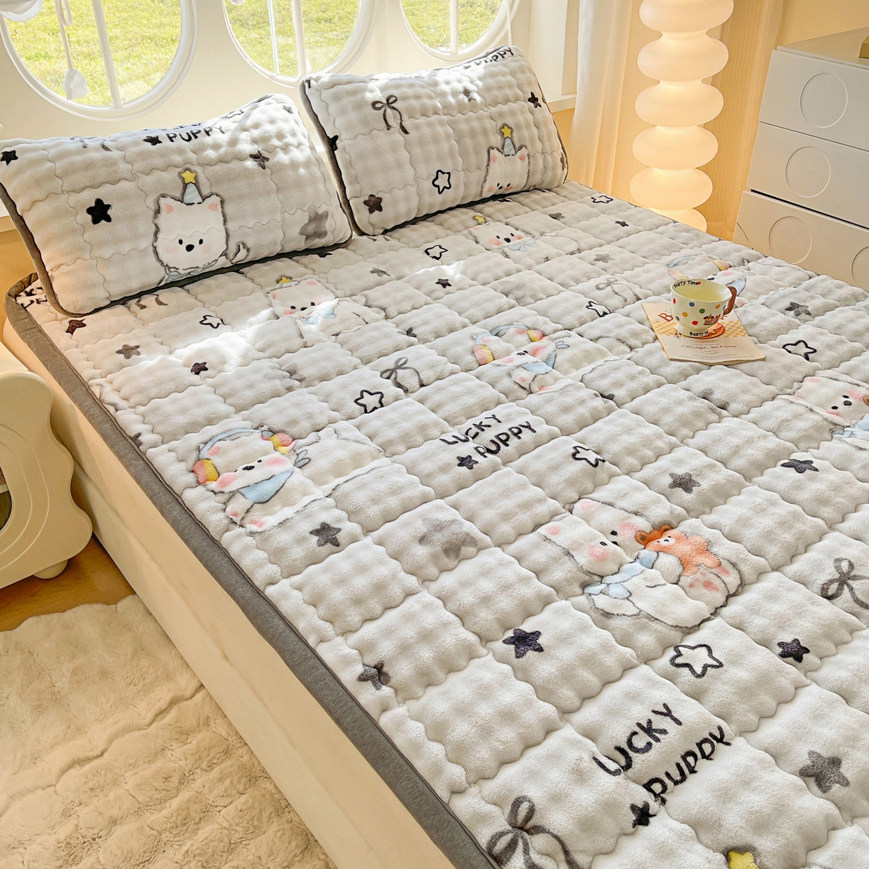 91家纺网 家纺一手货源 找家纺 （总）奇丝雅 2025新款A类牛奶绒泡泡绒床褥床垫床盖兔毛绒家用学生宿舍上下铺寝室褥子软垫床护垫夹棉（大床）