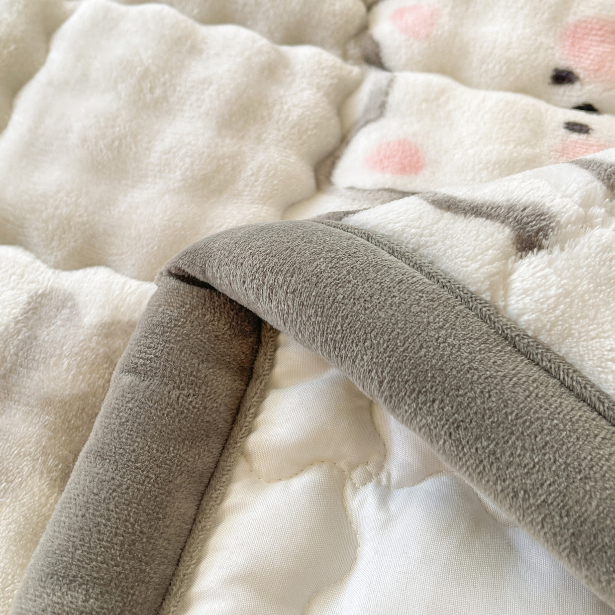 91家纺网 家纺一手货源 找家纺 （总）奇丝雅 2025新款A类牛奶绒泡泡绒床褥床垫床盖兔毛绒家用学生宿舍上下铺寝室褥子软垫床护垫夹棉（大床）