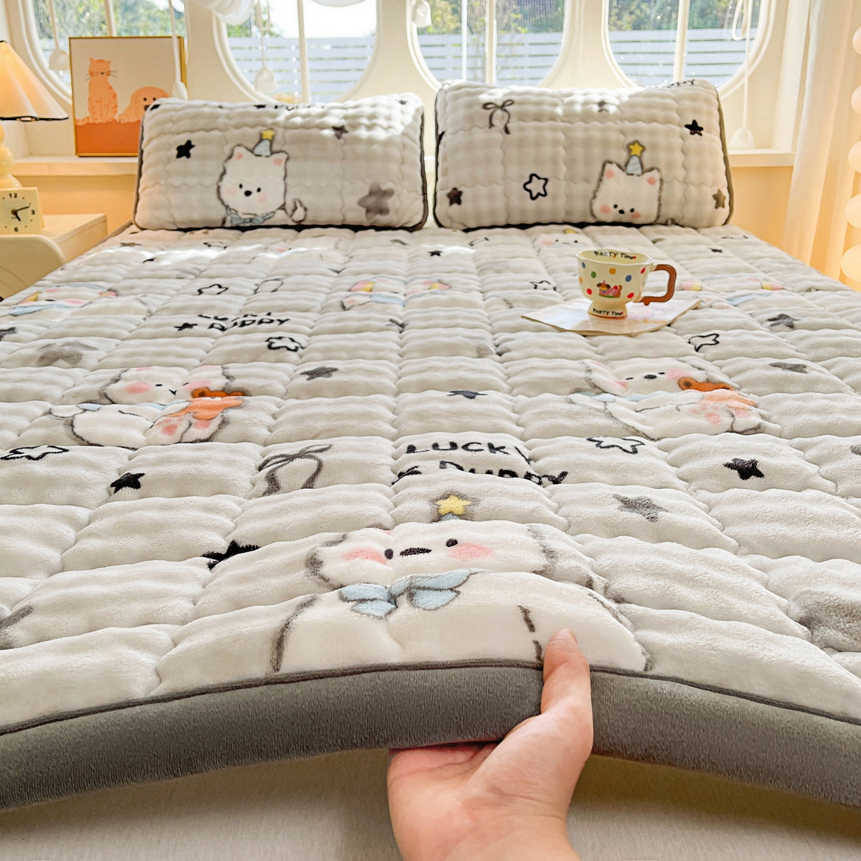 91家纺网 家纺一手货源 找家纺 （总）奇丝雅 2025新款A类牛奶绒泡泡绒床褥床垫床盖兔毛绒家用学生宿舍上下铺寝室褥子软垫床护垫夹棉（大床）