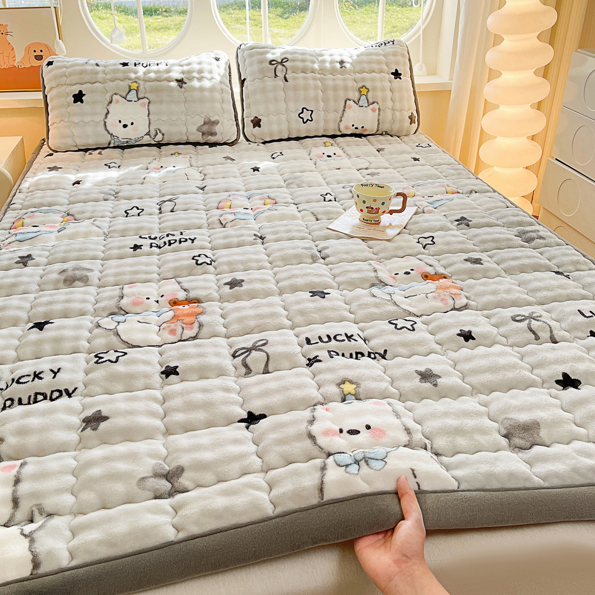 91家纺网 家纺一手货源 找家纺 （总）奇丝雅 2025新款A类牛奶绒泡泡绒床褥床垫床盖兔毛绒家用学生宿舍上下铺寝室褥子软垫床护垫夹棉（大床）