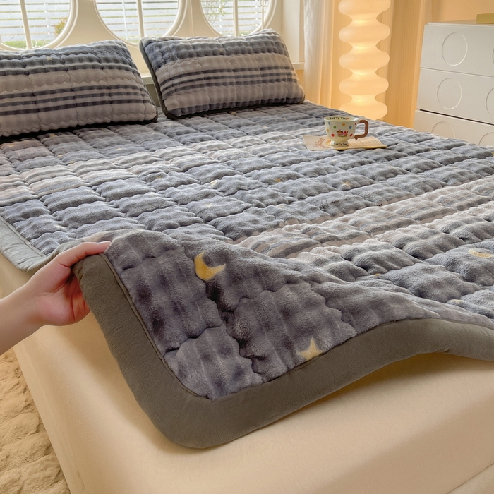 91家纺网 家纺一手货源 找家纺 （总）奇丝雅 2025新款A类牛奶绒泡泡绒床褥床垫床盖兔毛绒家用学生宿舍上下铺寝室褥子软垫床护垫夹棉（大床）