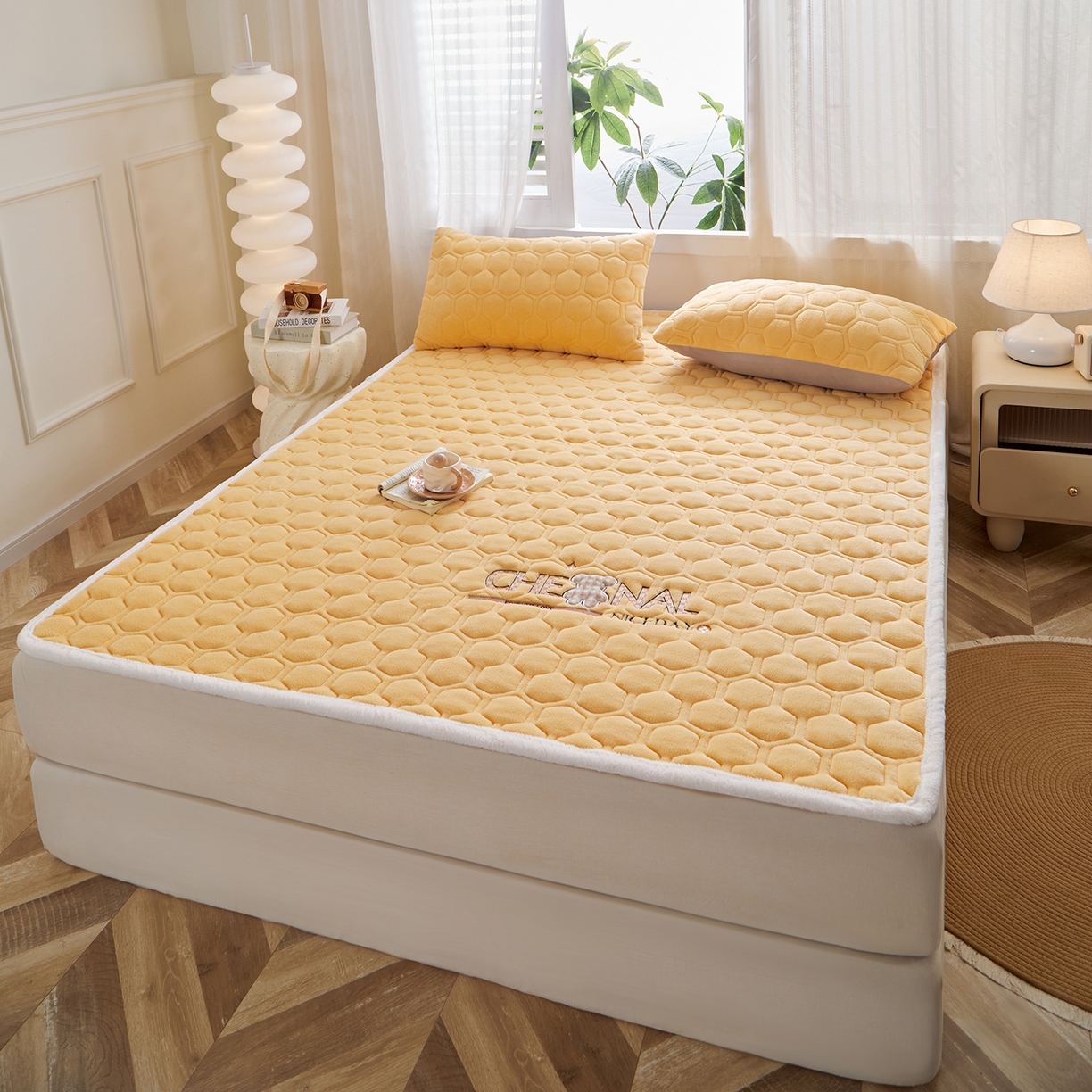 91家纺网 家纺一手货源 找家纺 永旺家纺 2025新款纯色床垫床褥 小熊仔黄