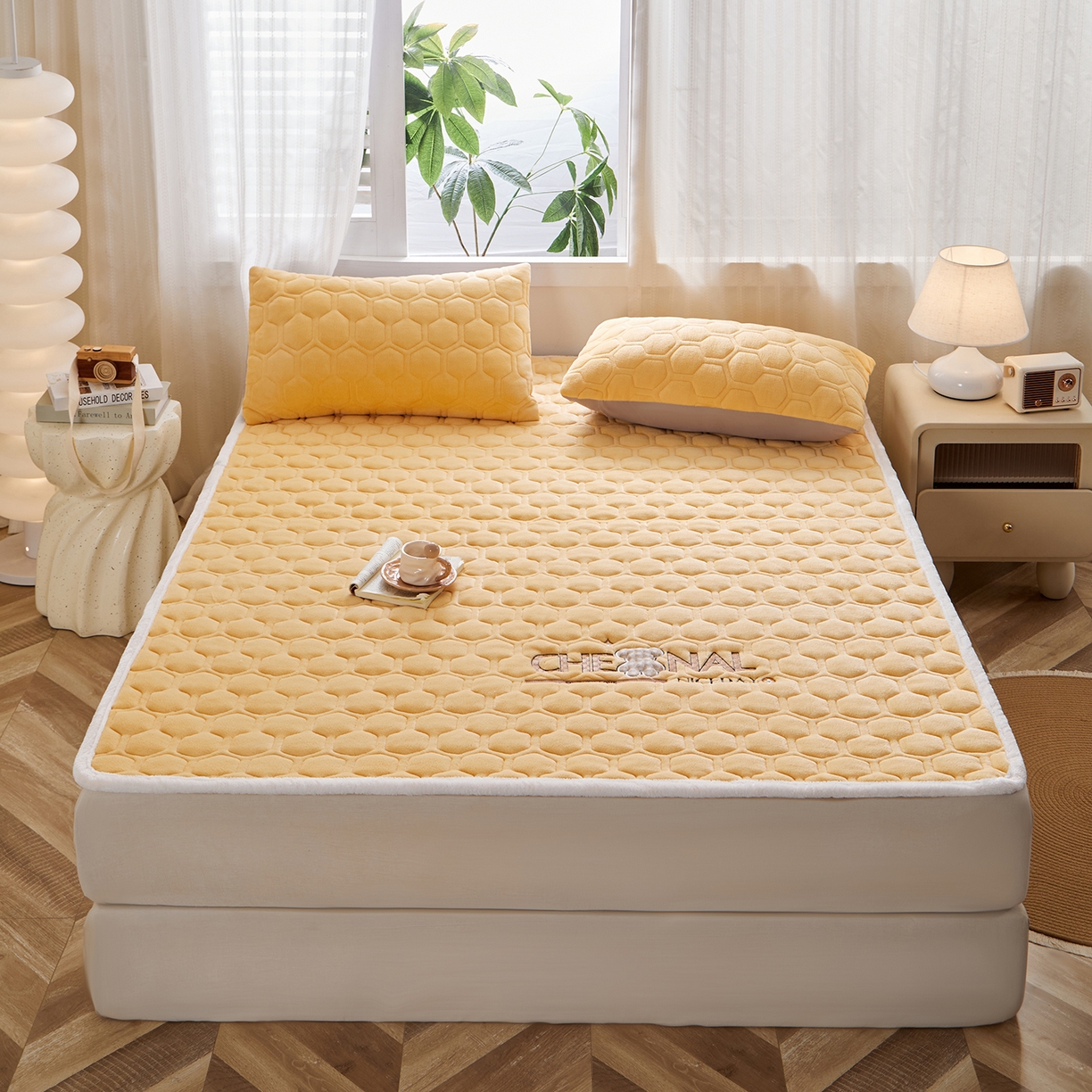 永旺家纺 2025新款纯色床垫床褥 小熊仔黄
