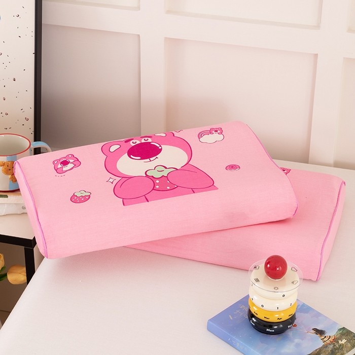 91家纺网 家纺一手货源 找家纺 七夜居 2026新款开学季儿童纯棉记忆棉枕芯全棉可拆洗学生宿舍枕头幼儿园宝宝枕 枕头枕芯 可爱草莓熊