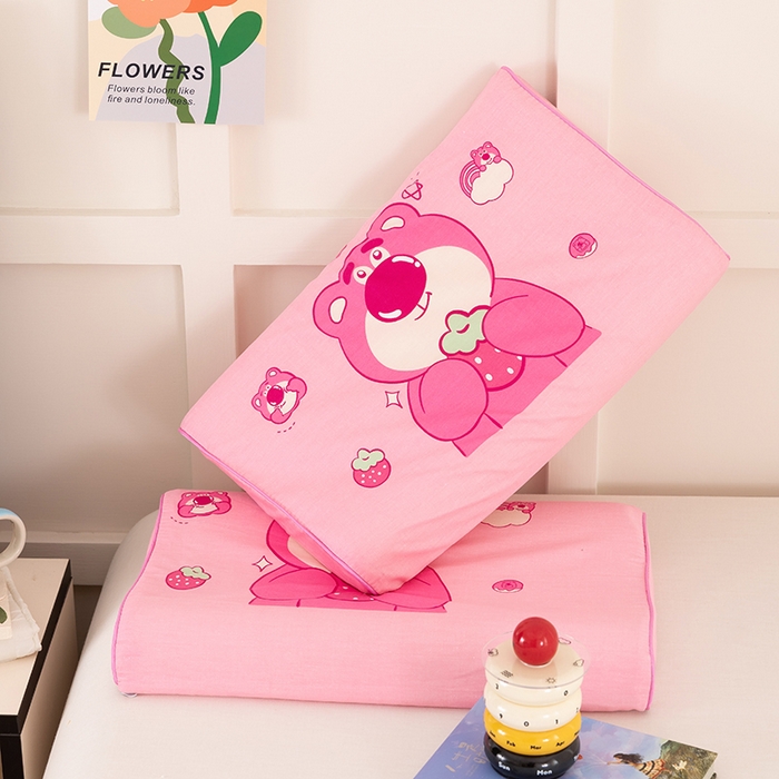 91家纺网 家纺一手货源 找家纺 七夜居 2026新款开学季儿童纯棉记忆棉枕芯全棉可拆洗学生宿舍枕头幼儿园宝宝枕 枕头枕芯 可爱草莓熊