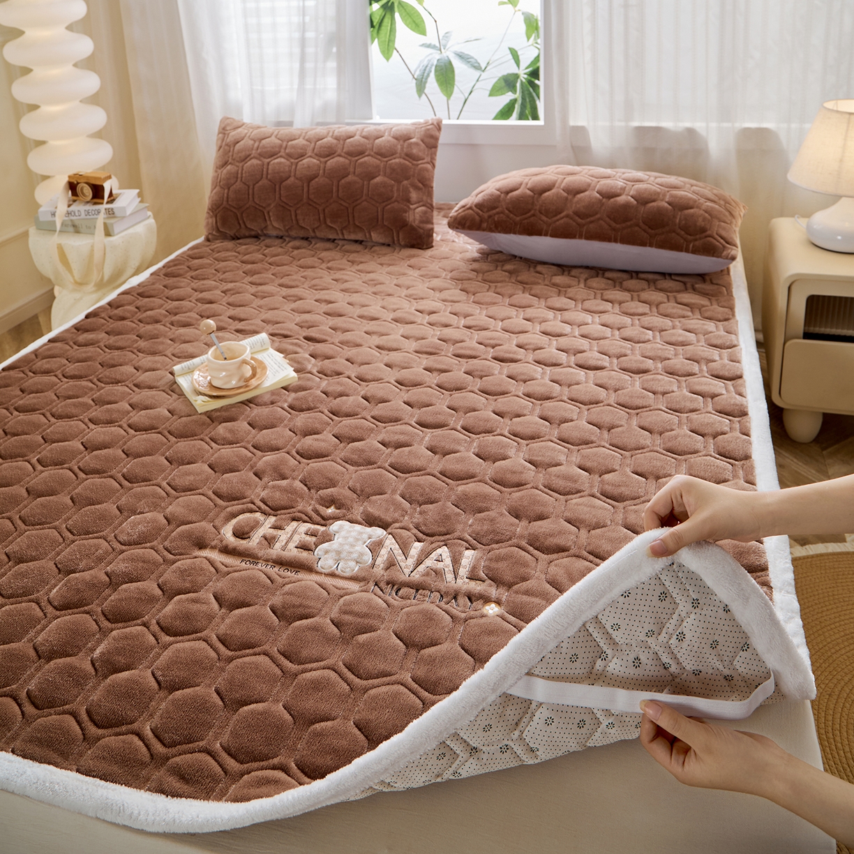 91家纺网 家纺一手货源 找家纺 永旺家纺 2025新款纯色床垫床褥 小熊仔棕