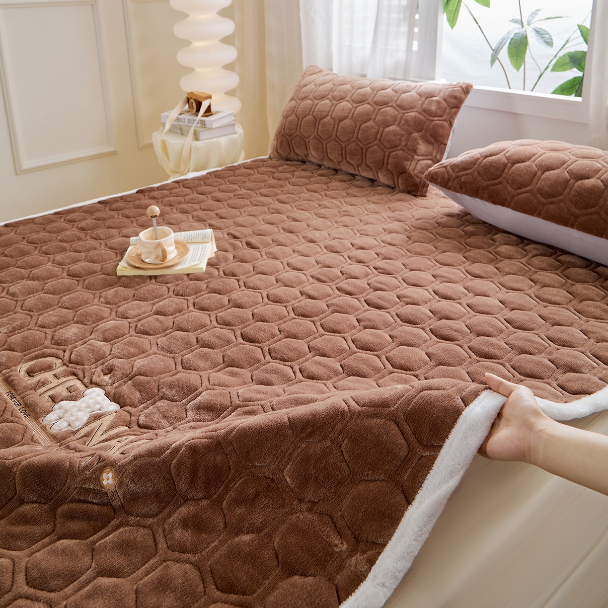 91家纺网 家纺一手货源 找家纺 永旺家纺 2025新款纯色床垫床褥 小熊仔棕