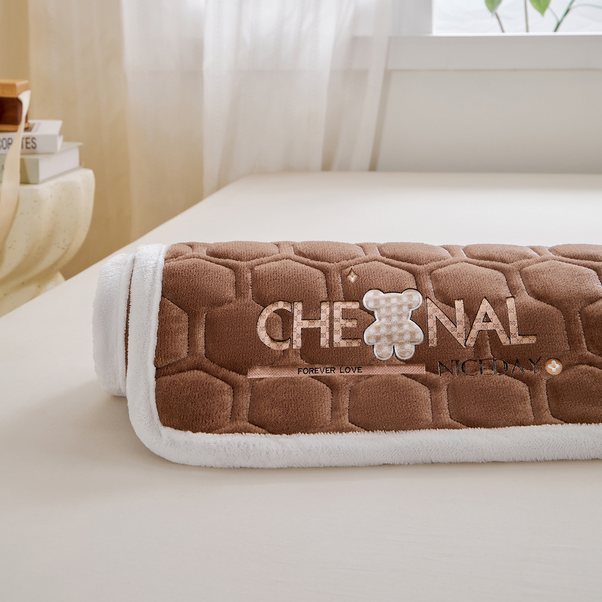 91家纺网 家纺一手货源 找家纺 永旺家纺 2025新款纯色床垫床褥 小熊仔棕