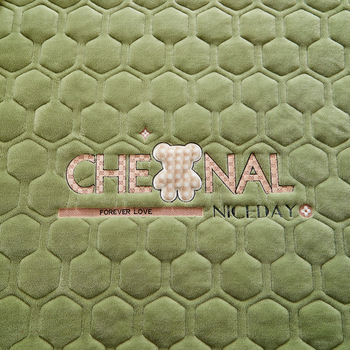 91家纺网 家纺一手货源 找家纺 永旺家纺 2025新款纯色床垫床褥 小熊仔绿