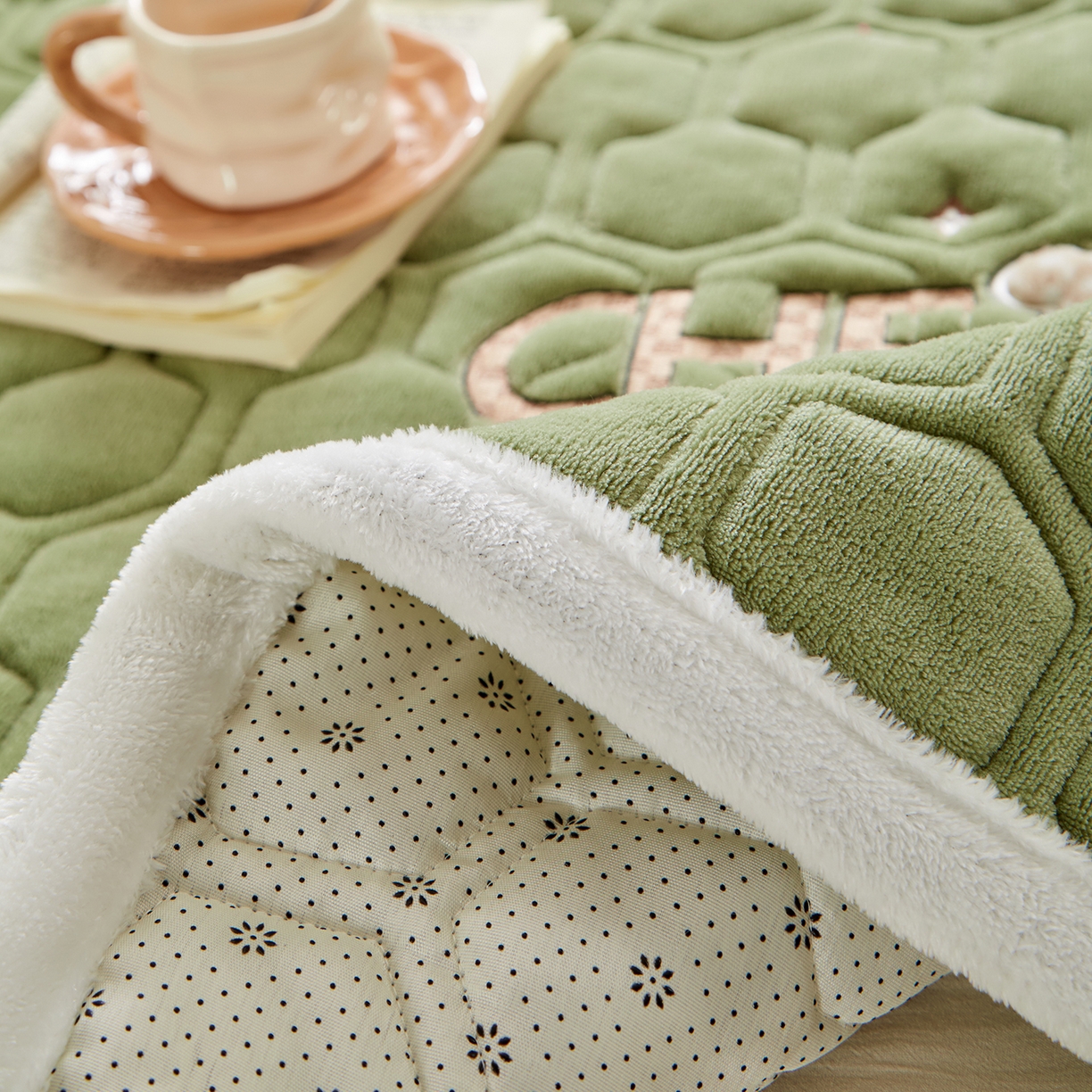 91家纺网 家纺一手货源 找家纺 永旺家纺 2025新款纯色床垫床褥 小熊仔绿