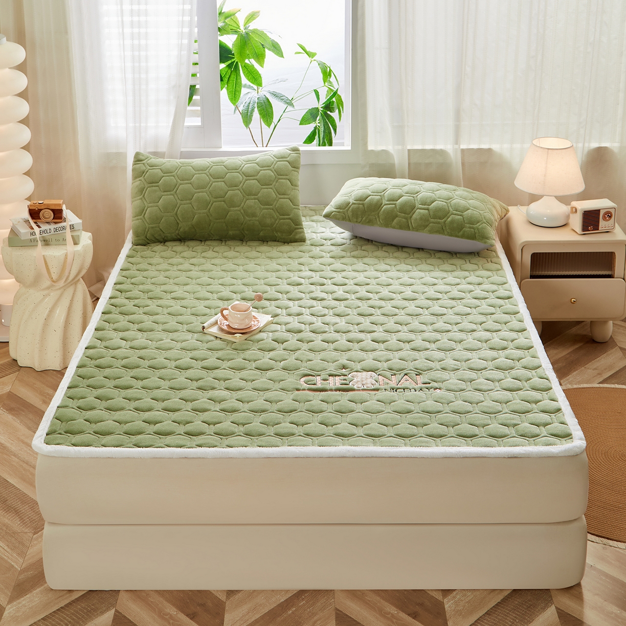 永旺家纺 2025新款纯色床垫床褥 小熊仔绿