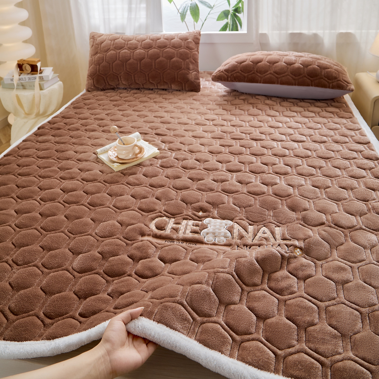 91家纺网 家纺一手货源 找家纺 永旺家纺 2025新款纯色床垫床褥 小熊仔棕