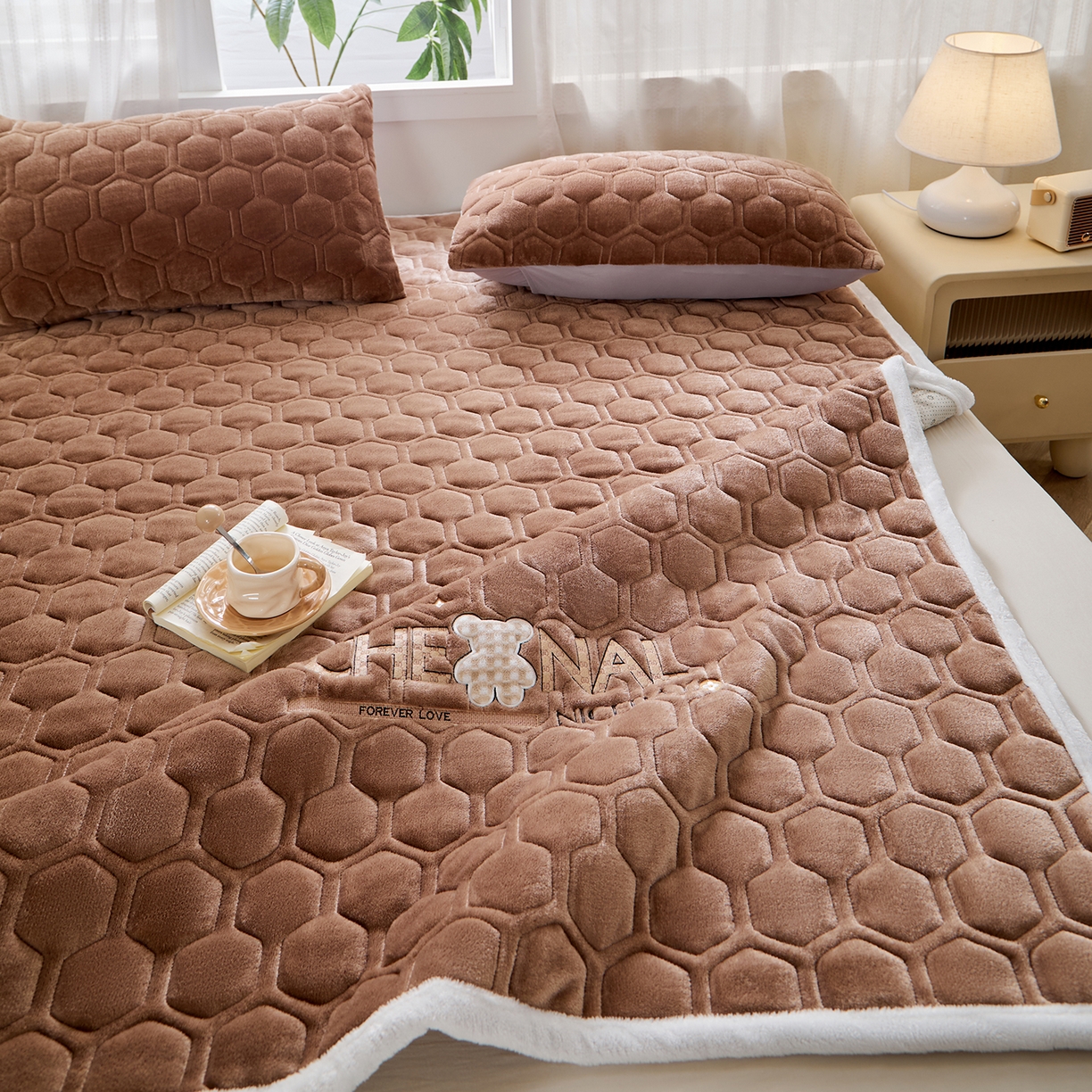 91家纺网 家纺一手货源 找家纺 永旺家纺 2025新款纯色床垫床褥 小熊仔棕