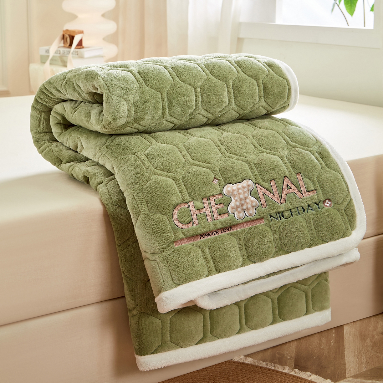 91家纺网 家纺一手货源 找家纺 永旺家纺 2025新款纯色床垫床褥 小熊仔绿