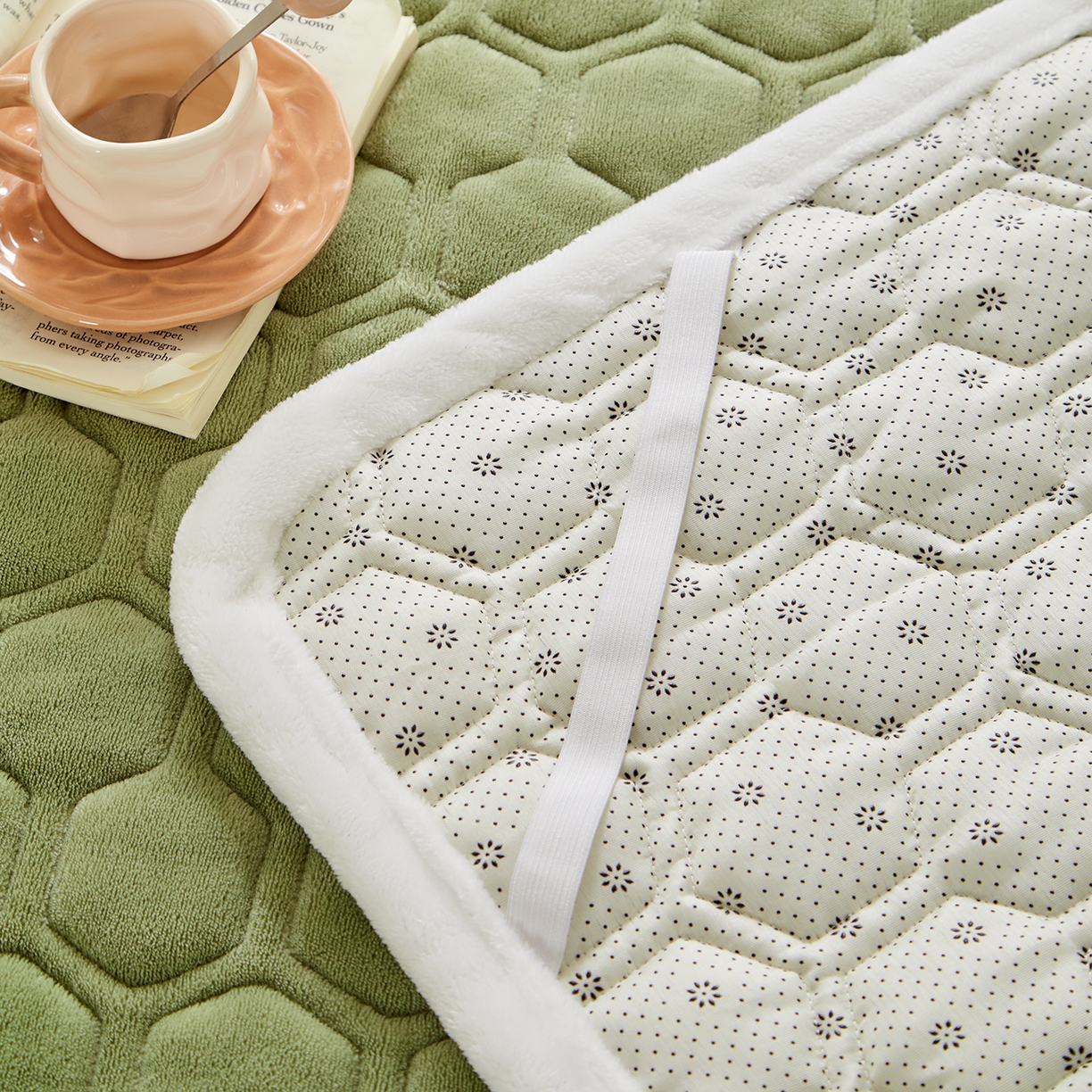 91家纺网 家纺一手货源 找家纺 永旺家纺 2025新款纯色床垫床褥 小熊仔绿