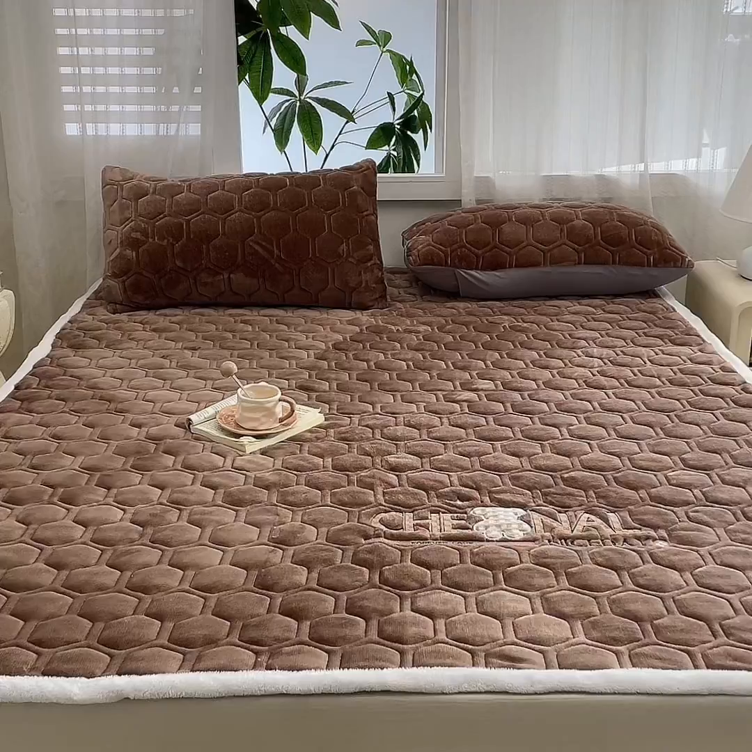 91家纺网 家纺一手货源 找家纺 永旺家纺 2025新款纯色床垫床褥 小熊仔棕