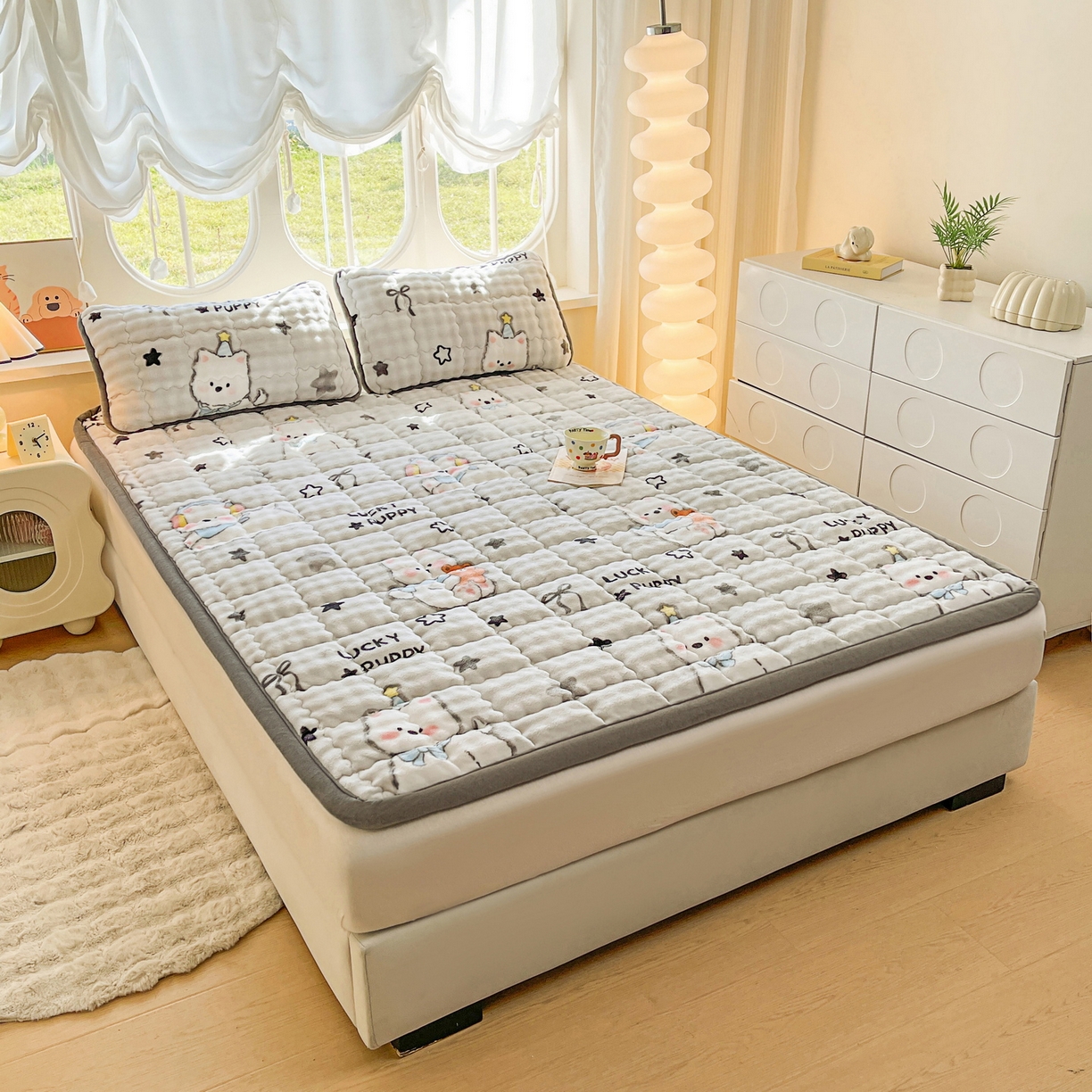 91家纺网 家纺一手货源 找家纺 奇丝雅 2025新款A类牛奶绒泡泡绒床褥床垫床盖兔毛绒家用学生宿舍上下铺寝室褥子软垫床护垫夹棉（大床） 星星猫咪