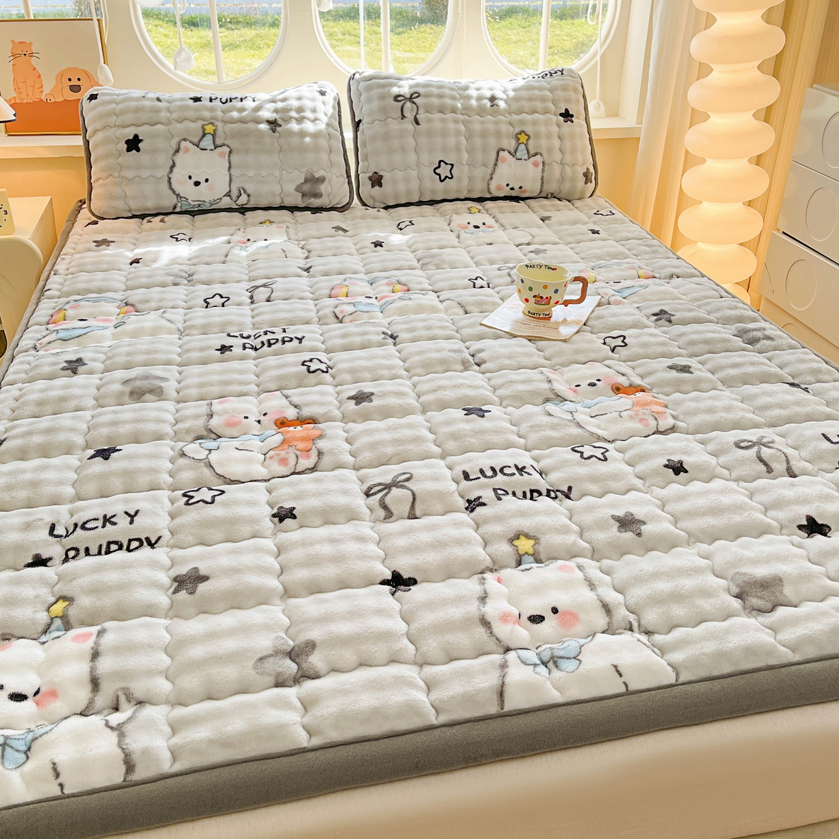 91家纺网 家纺一手货源 找家纺 奇丝雅 2025新款A类牛奶绒泡泡绒床褥床垫床盖兔毛绒家用学生宿舍上下铺寝室褥子软垫床护垫夹棉（大床） 星星猫咪