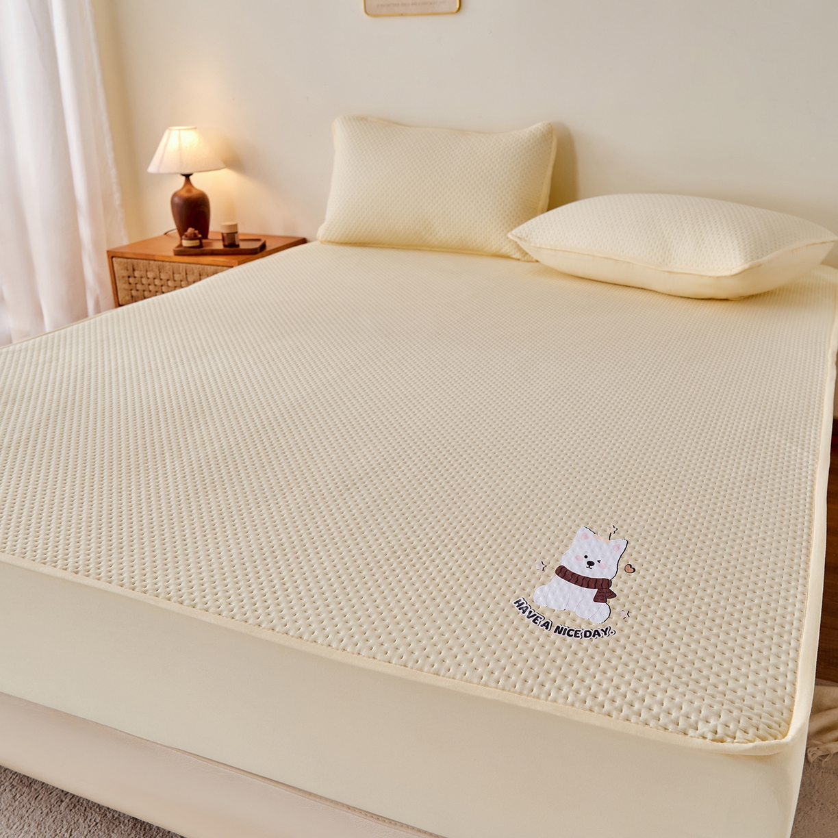 91家纺网 家纺一手货源 找家纺 永旺家纺 2025新款纯色印花防水床笠-西高地系列 黄西高地