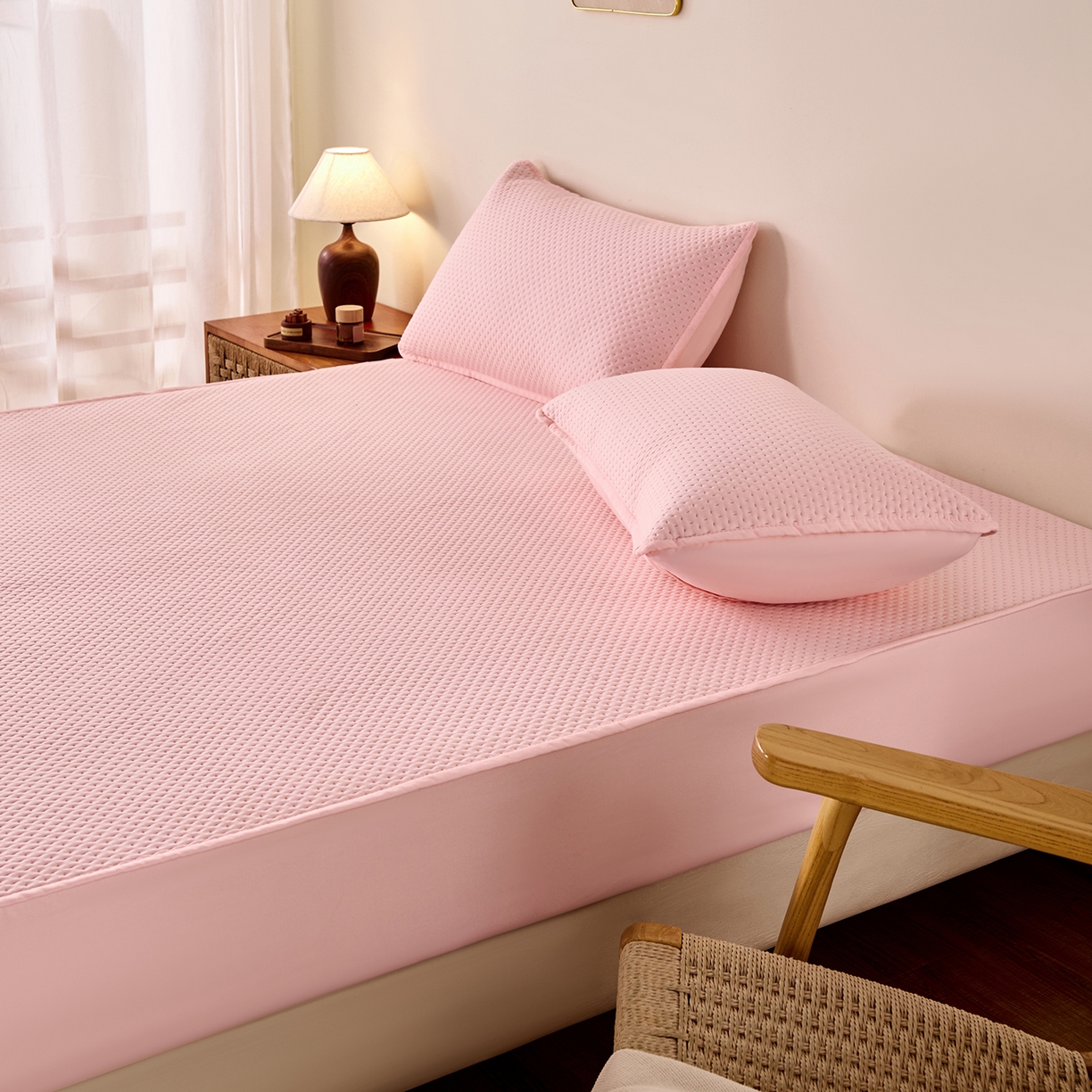 91家纺网 家纺一手货源 找家纺 永旺家纺 2025新款纯色印花防水床笠-西高地系列 粉西高地