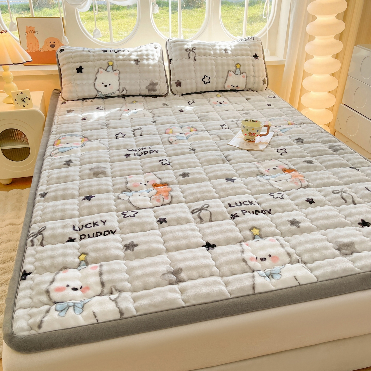 91家纺网 家纺一手货源 找家纺 奇丝雅 2025新款A类牛奶绒泡泡绒床褥床垫床盖兔毛绒家用学生宿舍上下铺寝室褥子软垫床护垫夹棉（大床） 星星猫咪