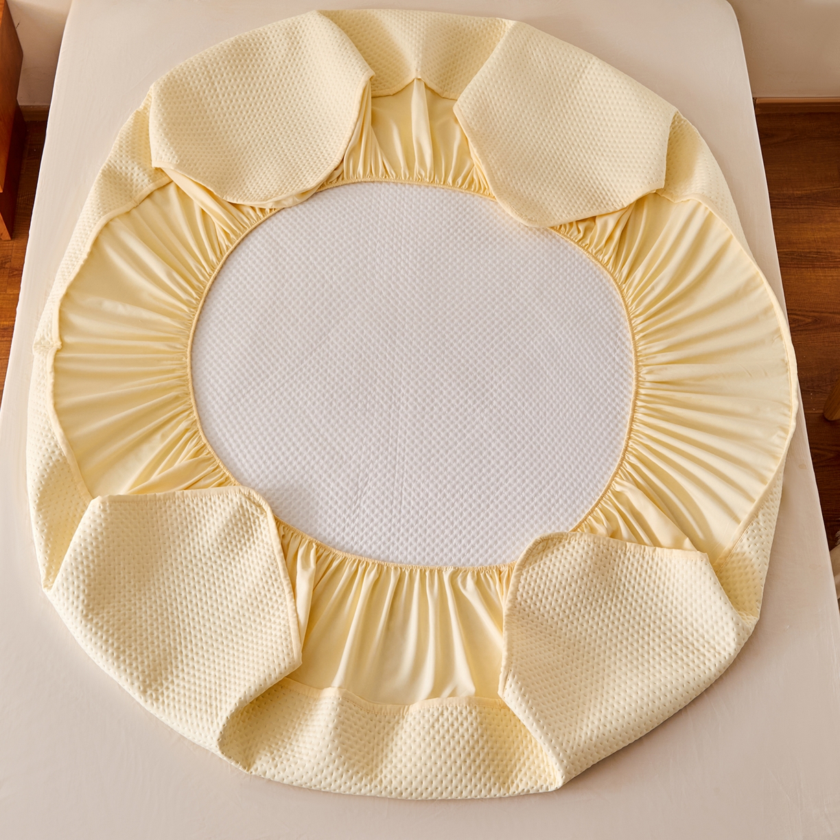 91家纺网 家纺一手货源 找家纺 永旺家纺 2025新款纯色印花防水床笠-西高地系列 黄西高地