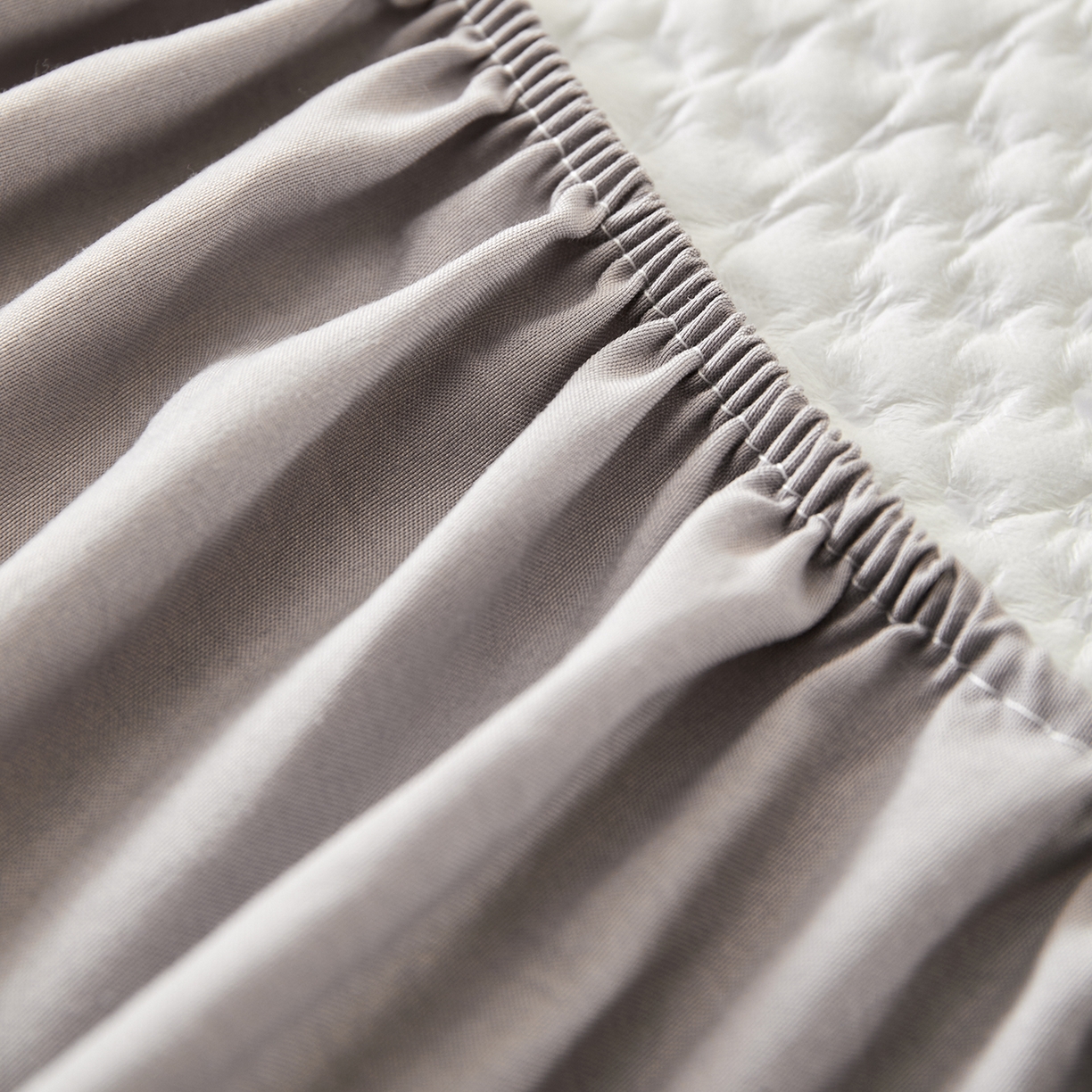 91家纺网 家纺一手货源 找家纺 永旺家纺 2025新款纯色印花防水床笠-西高地系列 灰西高地