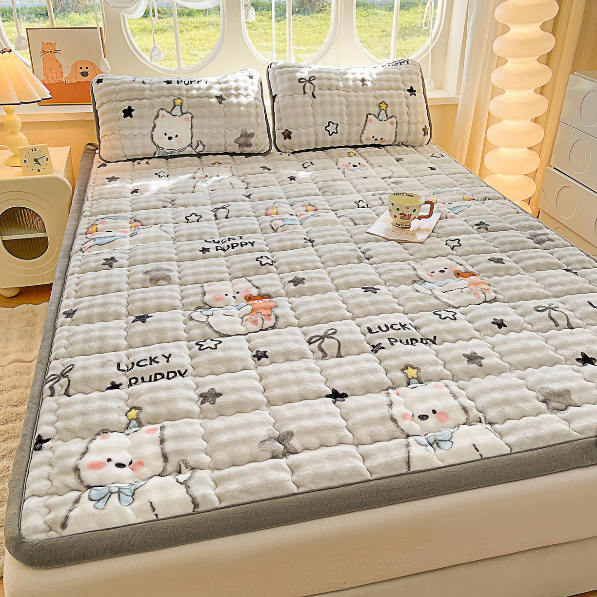 91家纺网 家纺一手货源 找家纺 奇丝雅 2025新款A类牛奶绒泡泡绒床褥床垫床盖兔毛绒家用学生宿舍上下铺寝室褥子软垫床护垫夹棉（大床） 星星猫咪