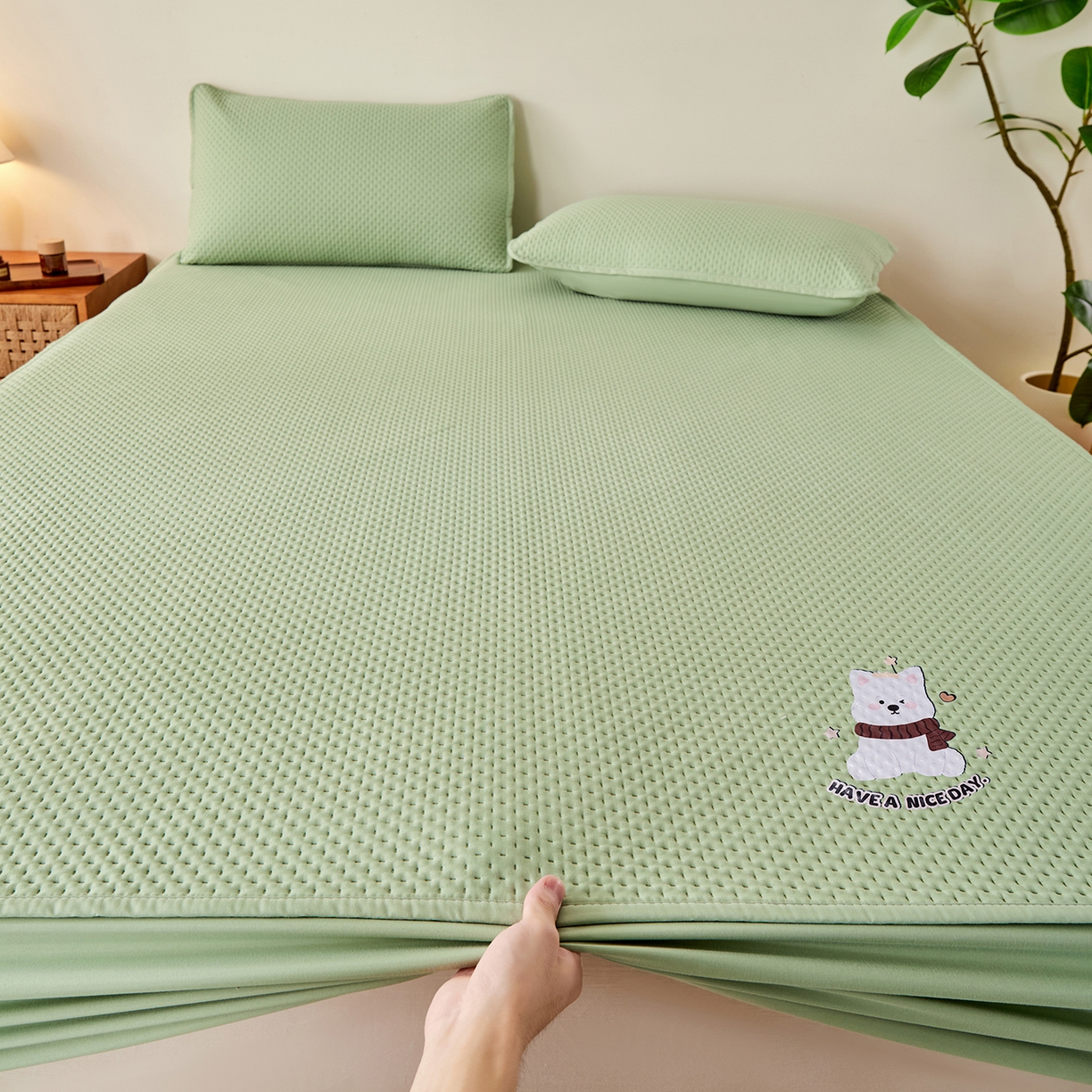 91家纺网 家纺一手货源 找家纺 永旺家纺 2025新款纯色印花防水床笠-西高地系列 绿西高地