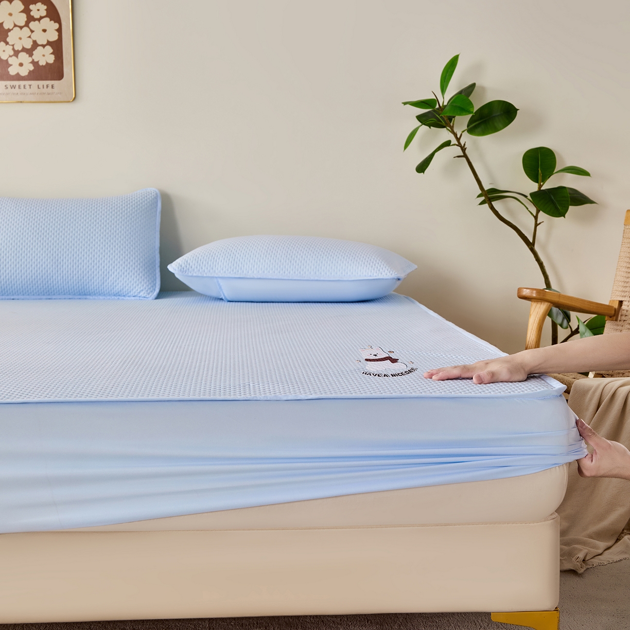 91家纺网 家纺一手货源 找家纺 永旺家纺 2025新款纯色印花防水床笠-西高地系列 蓝西高地