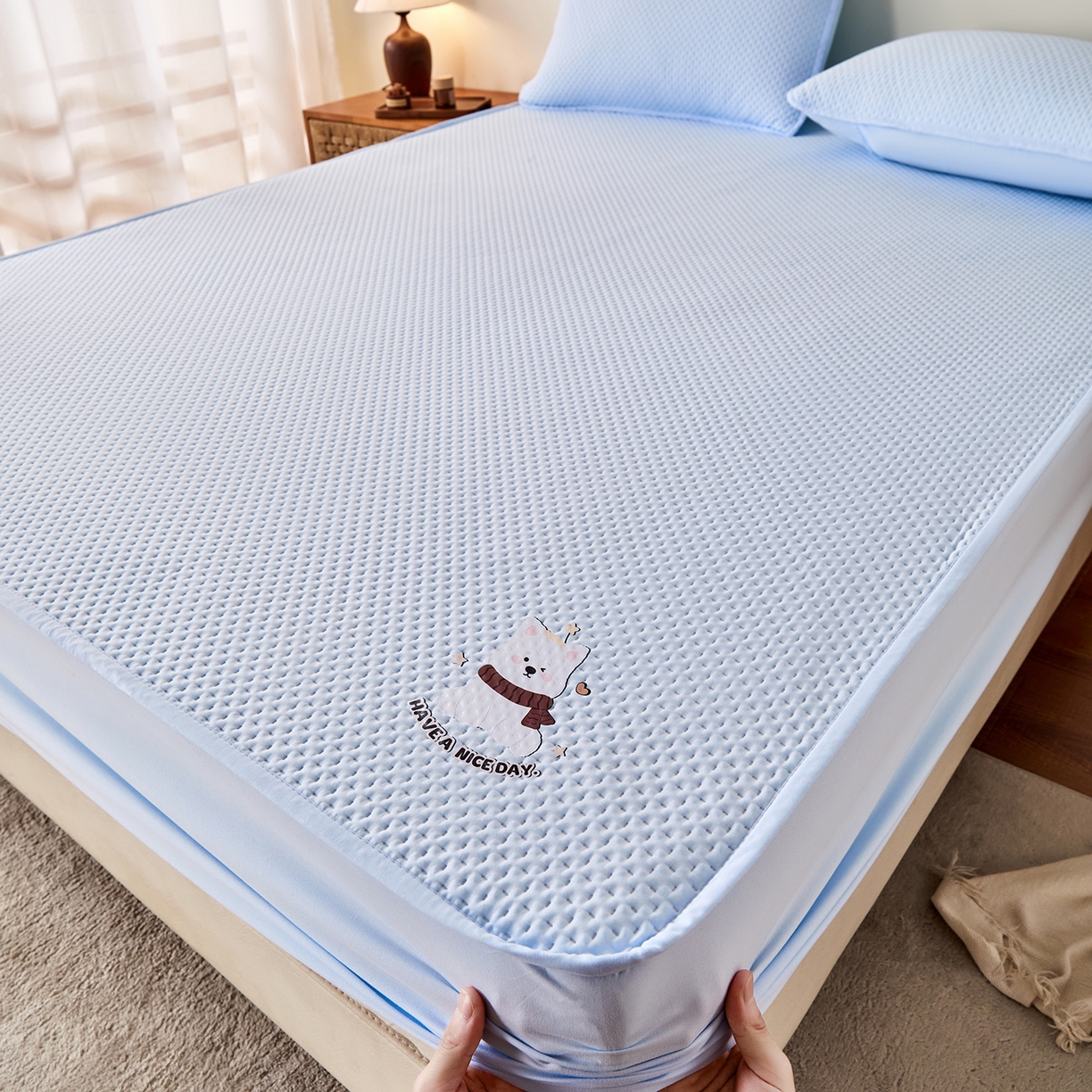 91家纺网 家纺一手货源 找家纺 永旺家纺 2025新款纯色印花防水床笠-西高地系列 蓝西高地