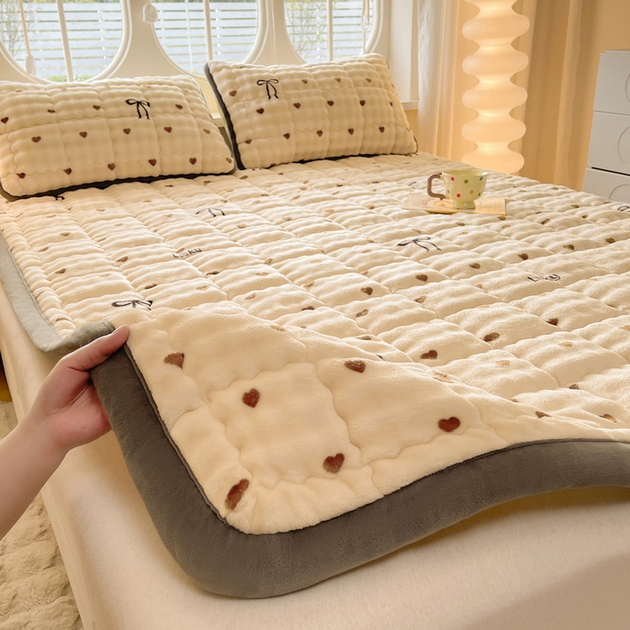 奇丝雅 2025新款A类牛奶绒泡泡绒床褥床垫床盖兔毛绒家用学生宿舍上下铺寝室褥子软垫床护垫夹棉（大床） 爱心咖