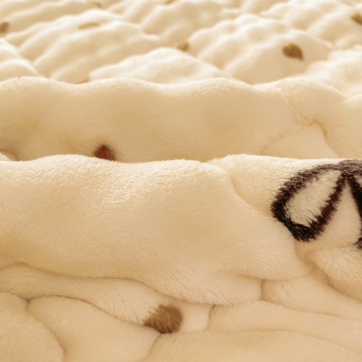 91家纺网 家纺一手货源 找家纺 奇丝雅 2025新款A类牛奶绒泡泡绒床褥床垫床盖兔毛绒家用学生宿舍上下铺寝室褥子软垫床护垫夹棉（大床） 爱心咖