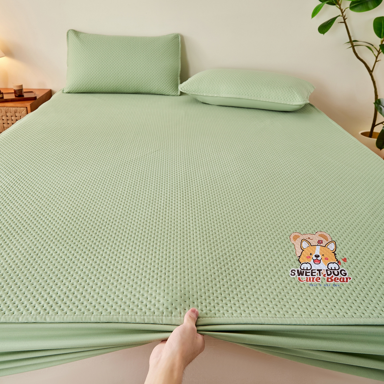 91家纺网 家纺一手货源 找家纺 永旺家纺 2025新款纯色防水床笠-柯基系列 绿柯基