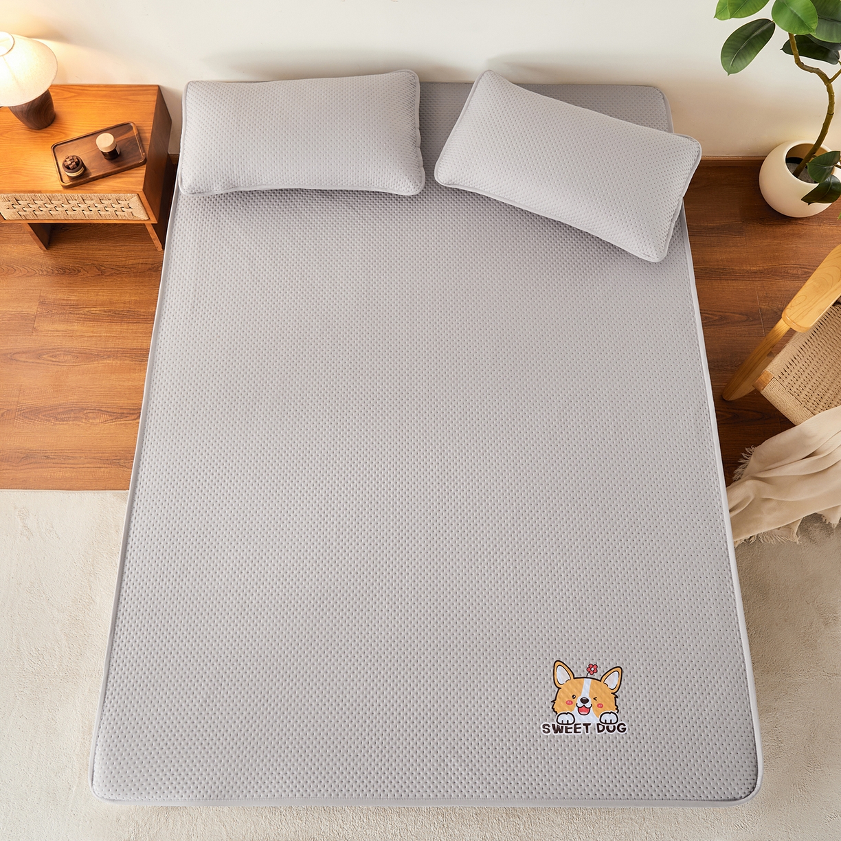 91家纺网 家纺一手货源 找家纺 永旺家纺 2025新款纯色防水床笠-柯基系列 灰柯基