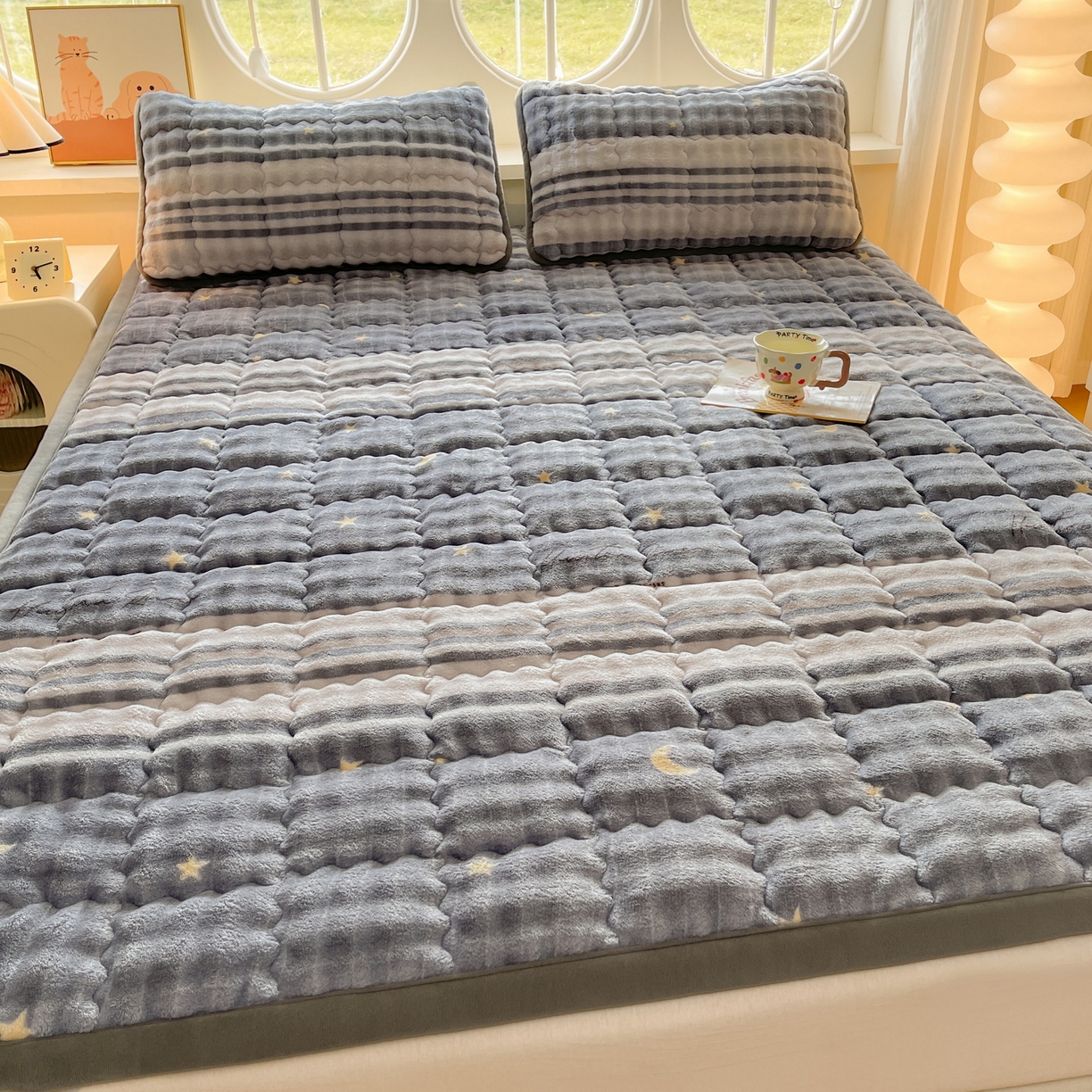 91家纺网 家纺一手货源 找家纺 奇丝雅 2025新款A类牛奶绒泡泡绒床褥床垫床盖兔毛绒家用学生宿舍上下铺寝室褥子软垫床护垫夹棉（大床） 繁星