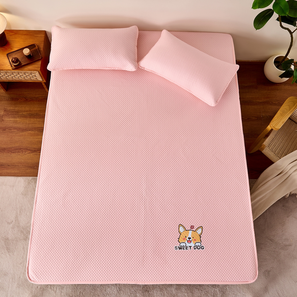 91家纺网 家纺一手货源 找家纺 永旺家纺 2025新款纯色防水床笠-柯基系列 粉柯基