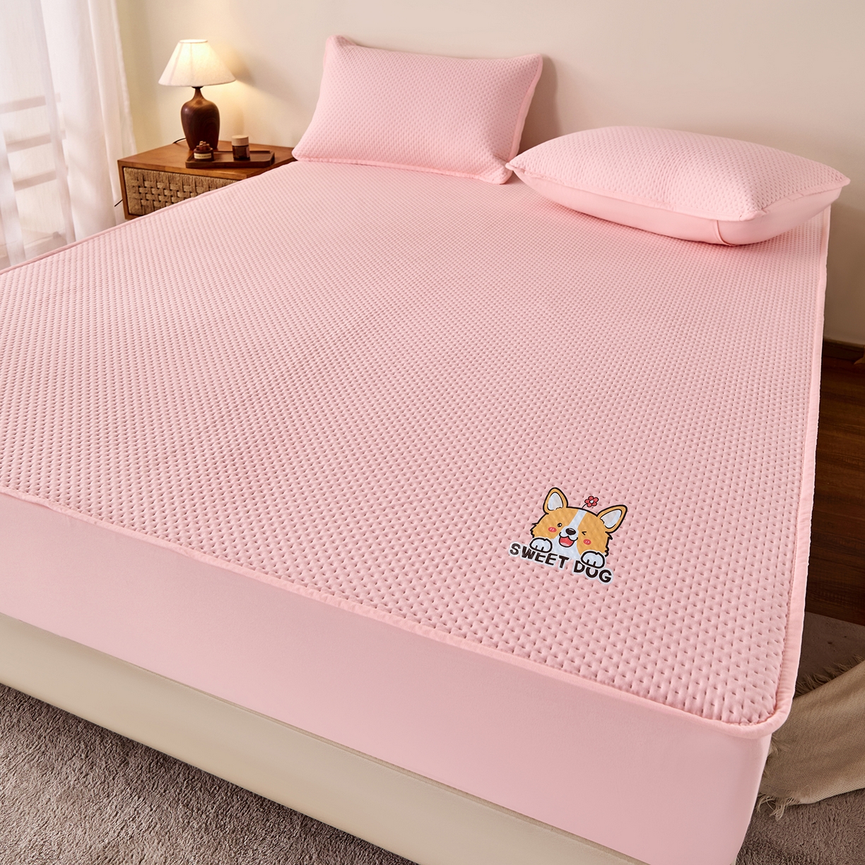 91家纺网 家纺一手货源 找家纺 永旺家纺 2025新款纯色防水床笠-柯基系列 粉柯基