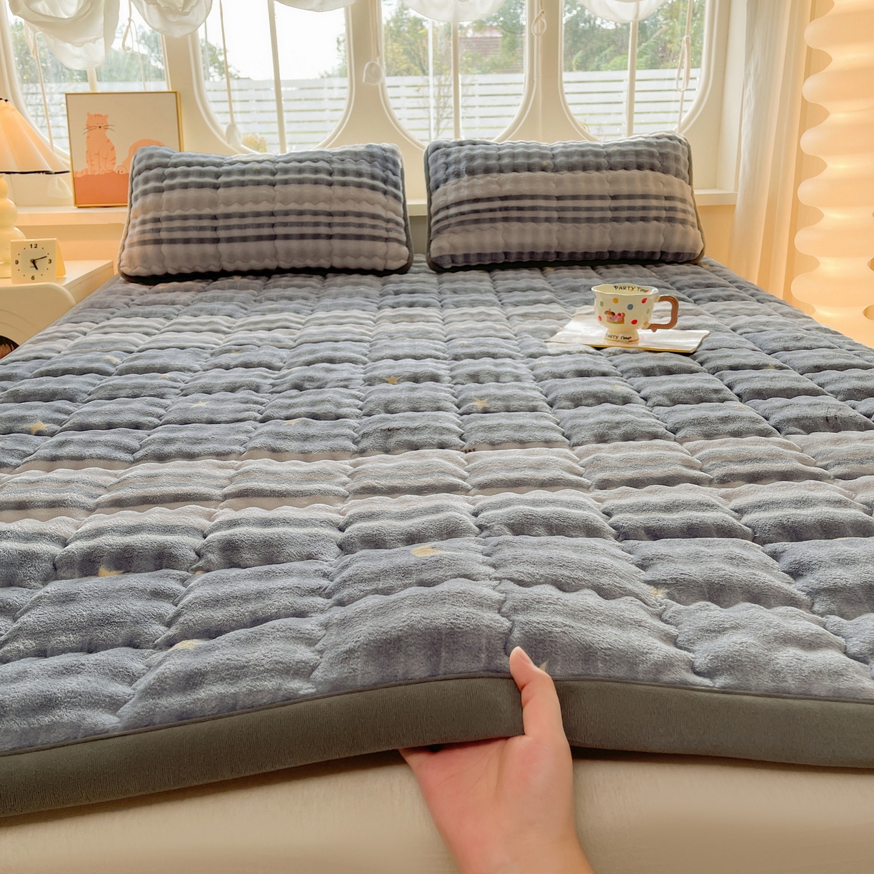 91家纺网 家纺一手货源 找家纺 奇丝雅 2025新款A类牛奶绒泡泡绒床褥床垫床盖兔毛绒家用学生宿舍上下铺寝室褥子软垫床护垫夹棉（大床） 繁星