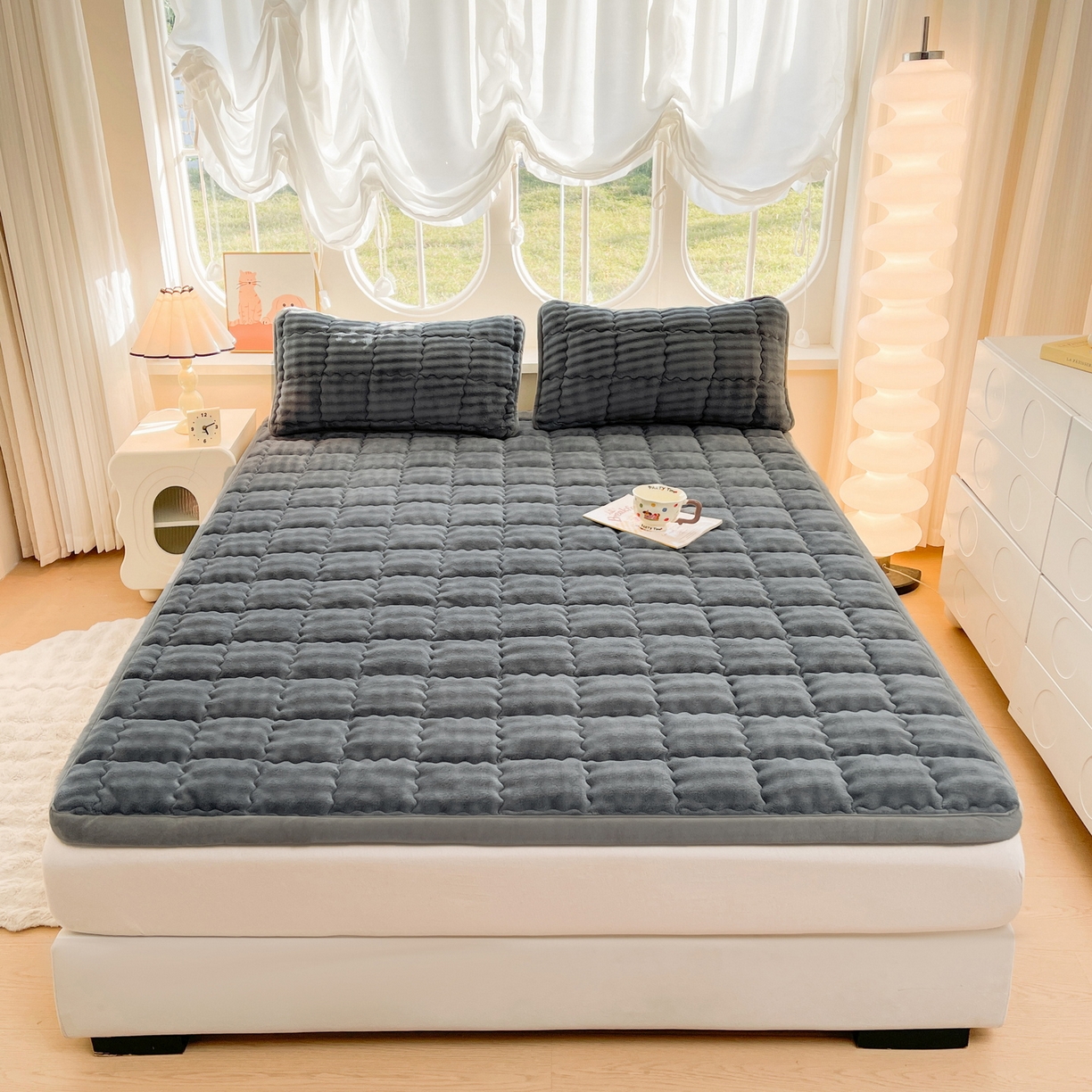 91家纺网 家纺一手货源 找家纺 奇丝雅 2025新款A类牛奶绒泡泡绒床褥床垫床盖兔毛绒家用学生宿舍上下铺寝室褥子软垫床护垫夹棉（大床） 幻影灰