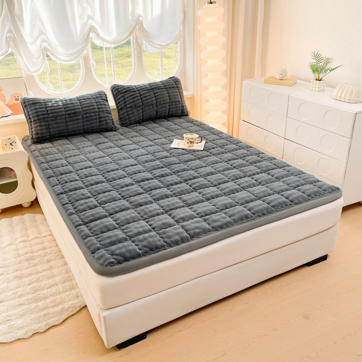 91家纺网 家纺一手货源 找家纺 奇丝雅 2025新款A类牛奶绒泡泡绒床褥床垫床盖兔毛绒家用学生宿舍上下铺寝室褥子软垫床护垫夹棉（大床） 幻影灰